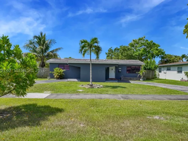 3-bedroom home for sale in Hollywood - 3338 Cleveland St - MondialRealty