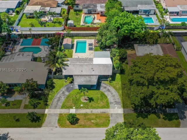 3-bedroom home for sale in Hollywood - 3338 Cleveland St - MondialRealty