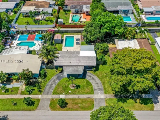 3-bedroom home for sale in Hollywood - 3338 Cleveland St - MondialRealty
