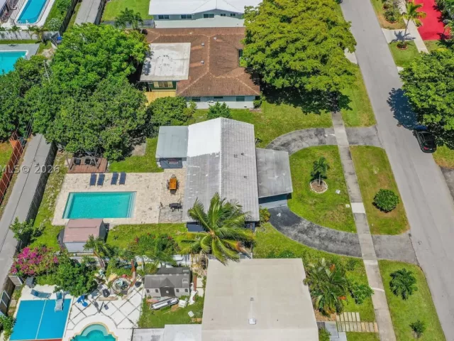 3-bedroom home for sale in Hollywood - 3338 Cleveland St - MondialRealty