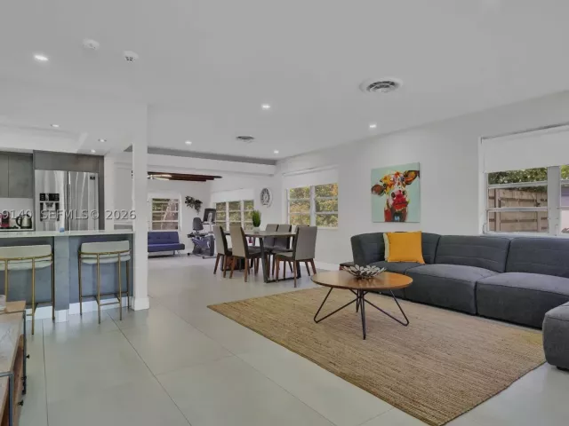 3-bedroom home for sale in Hollywood - 3338 Cleveland St - MondialRealty