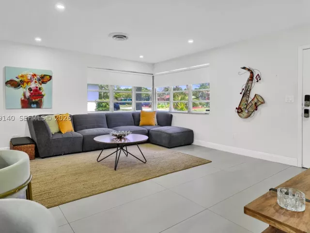 3-bedroom home for sale in Hollywood - 3338 Cleveland St - MondialRealty