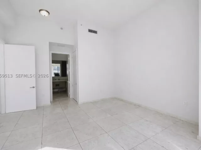 2-bedroom condo for rent in Miami - 900 Brickell Key Blvd 2405 - MondialRealty