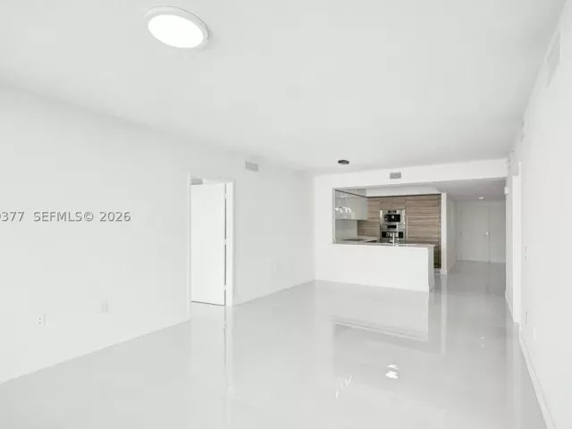 2-bedroom condo for rent in Sunny Isles Beach - 330 Sunny Isles Blvd 5-805 - MondialRealty