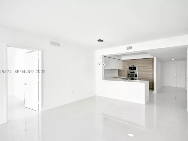 2-bedroom condo for rent in Sunny Isles Beach - 330 Sunny Isles Blvd 5-805 - MondialRealty