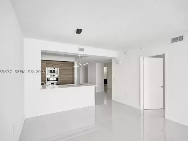 2-bedroom condo for rent in Sunny Isles Beach - 330 Sunny Isles Blvd 5-805 - MondialRealty