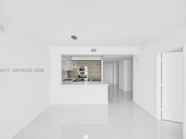 2-bedroom condo for rent in Sunny Isles Beach - 330 Sunny Isles Blvd 5-805 - MondialRealty