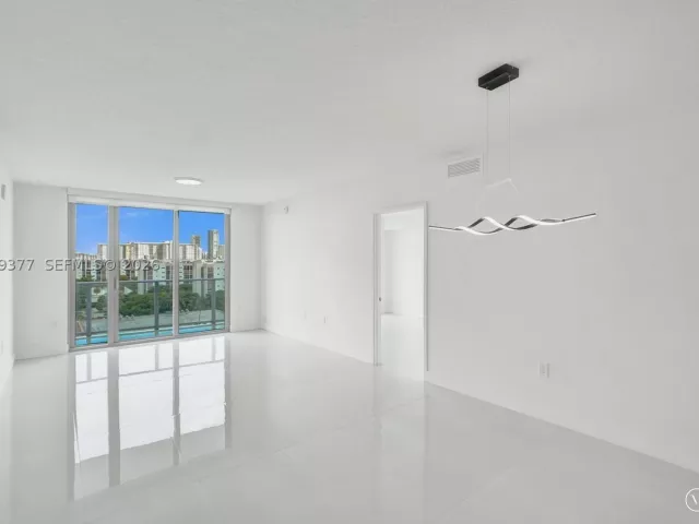 2-bedroom condo for rent in Sunny Isles Beach - 330 Sunny Isles Blvd 5-805 - MondialRealty
