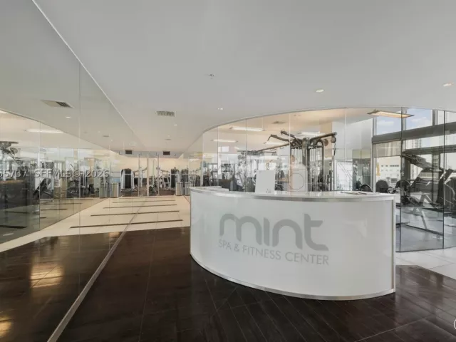 3-bedroom condo for sale in Miami - 92 SW 3rd St 3901 - MondialRealty