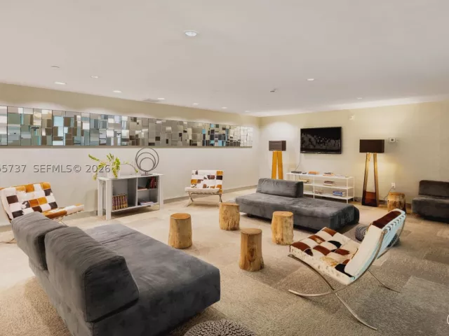 3-bedroom condo for sale in Miami - 92 SW 3rd St 3901 - MondialRealty