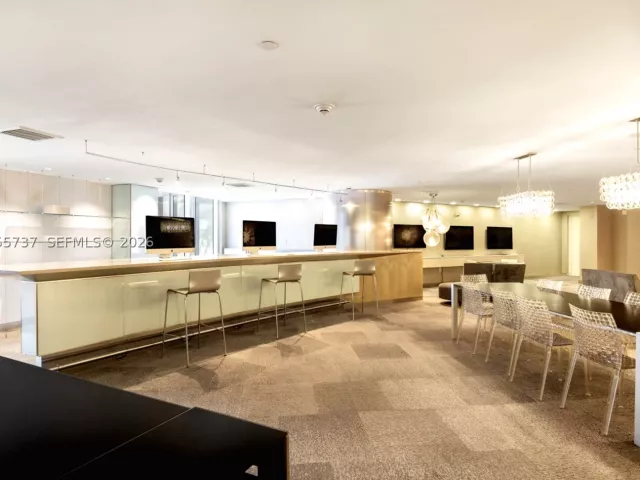 3-bedroom condo for sale in Miami - 92 SW 3rd St 3901 - MondialRealty