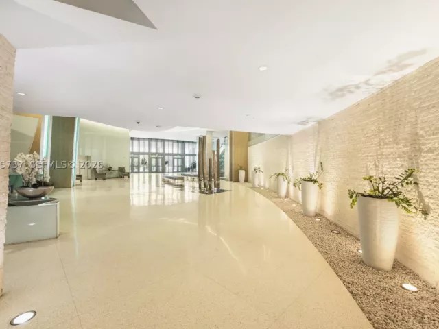 3-bedroom condo for sale in Miami - 92 SW 3rd St 3901 - MondialRealty