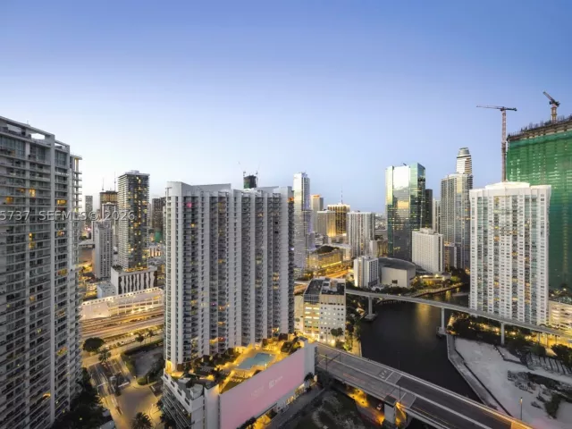 3-bedroom condo for sale in Miami - 92 SW 3rd St 3901 - MondialRealty