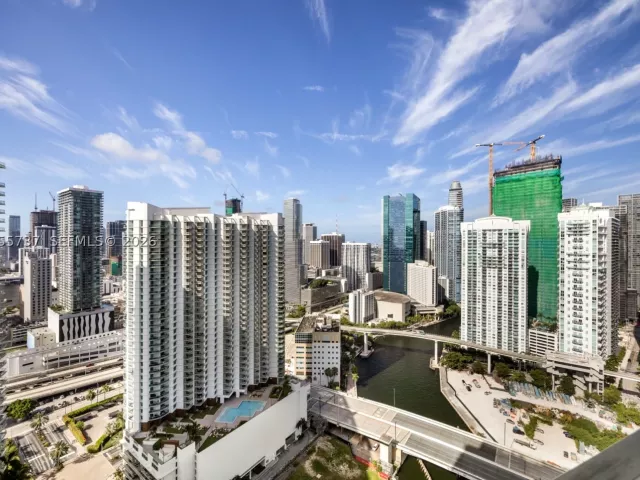 3-bedroom condo for sale in Miami - 92 SW 3rd St 3901 - MondialRealty