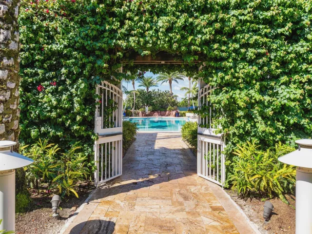 home for sale in Boca Raton - 4752 BOCAIRE Boulevard - MondialRealty