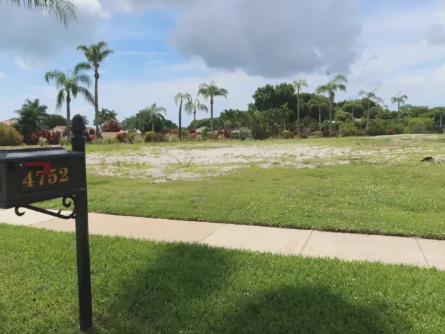 home for sale in Boca Raton - 4752 BOCAIRE Boulevard - MondialRealty