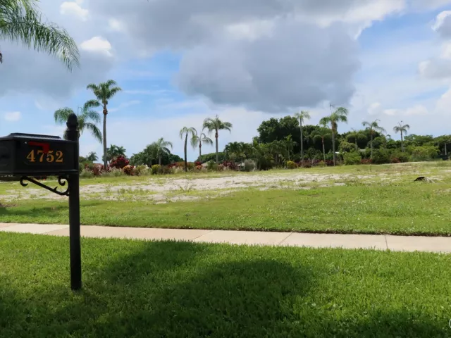 home for sale in Boca Raton - 4752 BOCAIRE Boulevard - MondialRealty