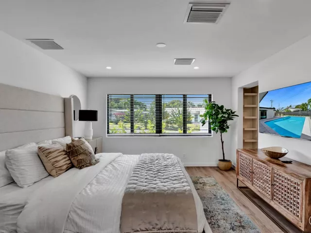 3-bedroom home for rent in Fort Lauderdale - 5501 NE 18TH Terrace - MondialRealty
