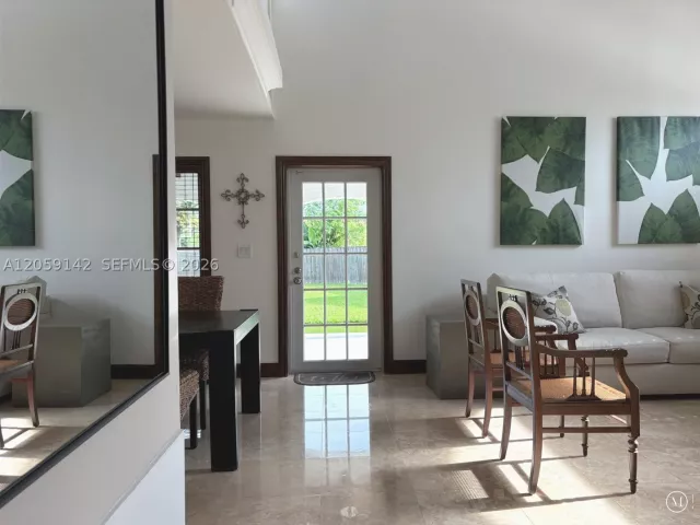 6-bedroom home for rent in Miami - 6610 SW 104th Ct - MondialRealty