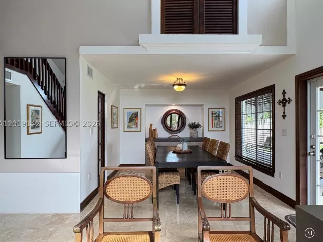 6-bedroom home for rent in Miami - 6610 SW 104th Ct - MondialRealty