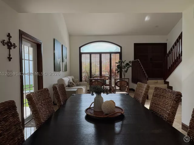 6-bedroom home for rent in Miami - 6610 SW 104th Ct - MondialRealty