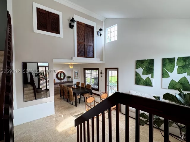 6-bedroom home for rent in Miami - 6610 SW 104th Ct - MondialRealty