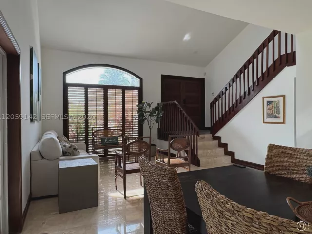6-bedroom home for rent in Miami - 6610 SW 104th Ct - MondialRealty