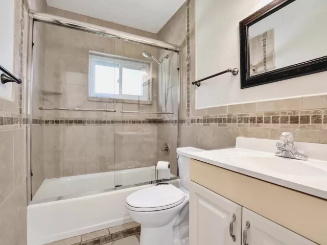 3-bedroom home for rent in Fort Lauderdale - 300 SW 19TH Avenue - MondialRealty