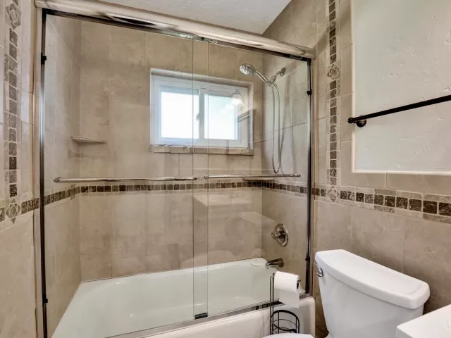 3-bedroom home for rent in Fort Lauderdale - 300 SW 19TH Avenue - MondialRealty