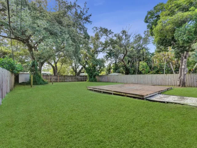 3-bedroom home for rent in Fort Lauderdale - 300 SW 19TH Avenue - MondialRealty