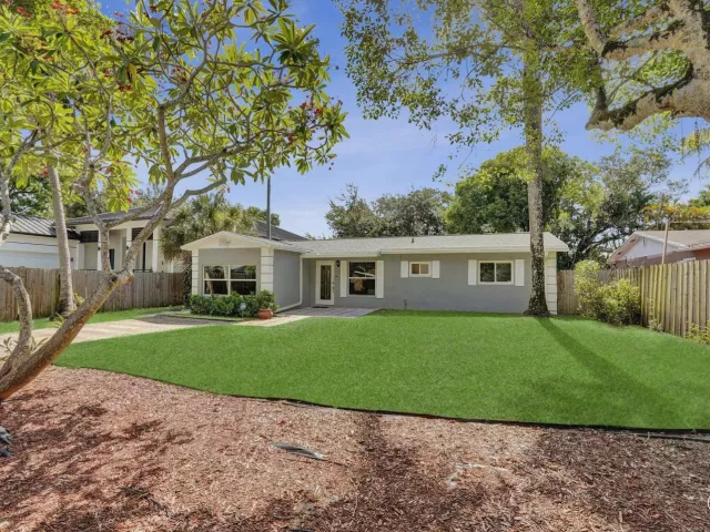 3-bedroom home for rent in Fort Lauderdale - 300 SW 19TH Avenue - MondialRealty