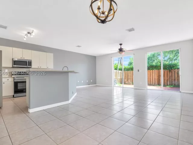 3-bedroom home for sale in Miami - 16673 SW 78 Terrace - MondialRealty