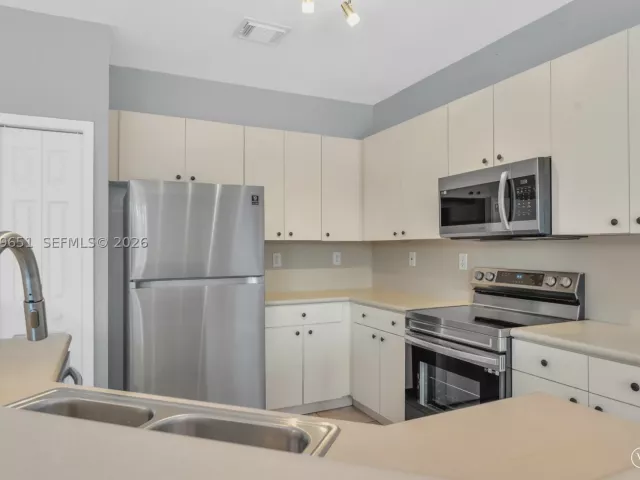 3-bedroom home for sale in Miami - 16673 SW 78 Terrace - MondialRealty