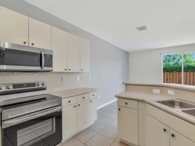 3-bedroom home for sale in Miami - 16673 SW 78 Terrace - MondialRealty
