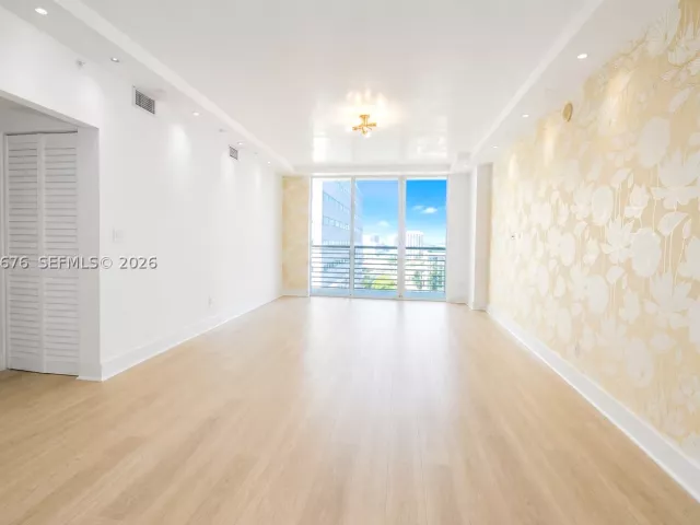 2-bedroom condo for sale in Miami - 325 S Biscayne Blvd 3314 - MondialRealty