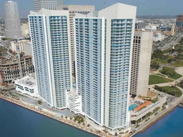 2-bedroom condo for sale in Miami - 325 S Biscayne Blvd 3314 - MondialRealty