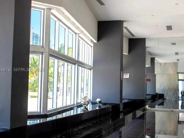 2-bedroom condo for sale in Miami - 325 S Biscayne Blvd 3314 - MondialRealty