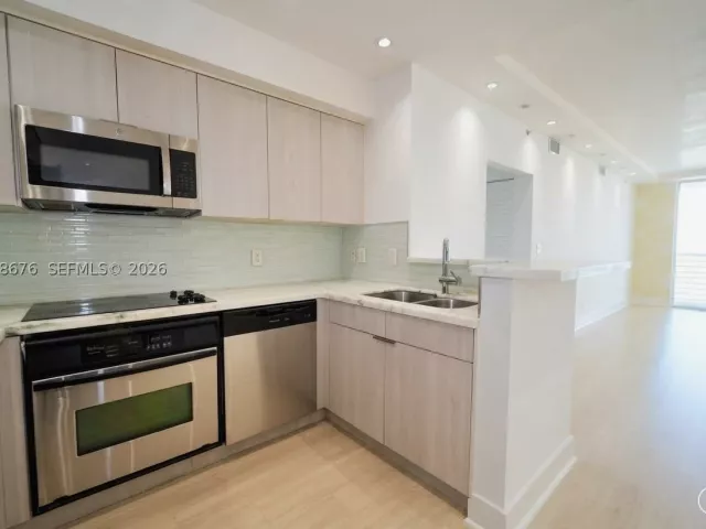 2-bedroom condo for sale in Miami - 325 S Biscayne Blvd 3314 - MondialRealty