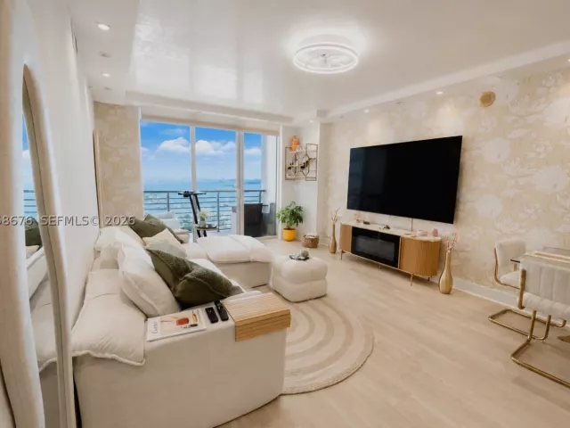 2-bedroom condo for sale in Miami - 325 S Biscayne Blvd 3314 - MondialRealty