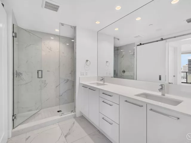 2-bedroom condo for rent in Fort Lauderdale - 100 E Las Olas Boulevard 1902 - MondialRealty