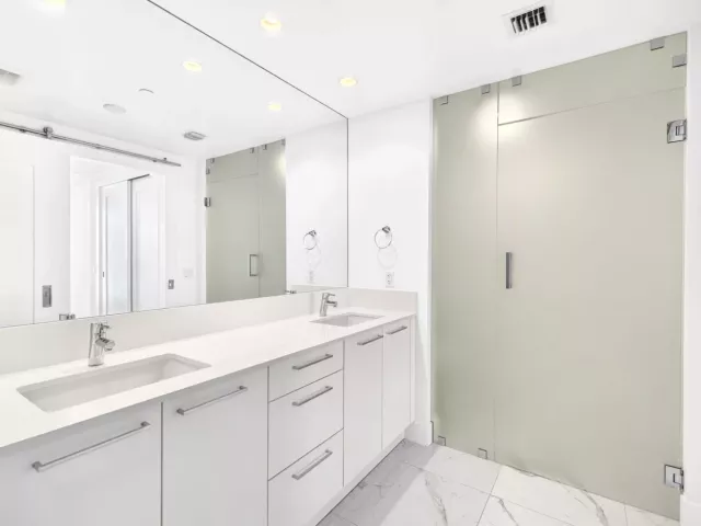 2-bedroom condo for rent in Fort Lauderdale - 100 E Las Olas Boulevard 1902 - MondialRealty