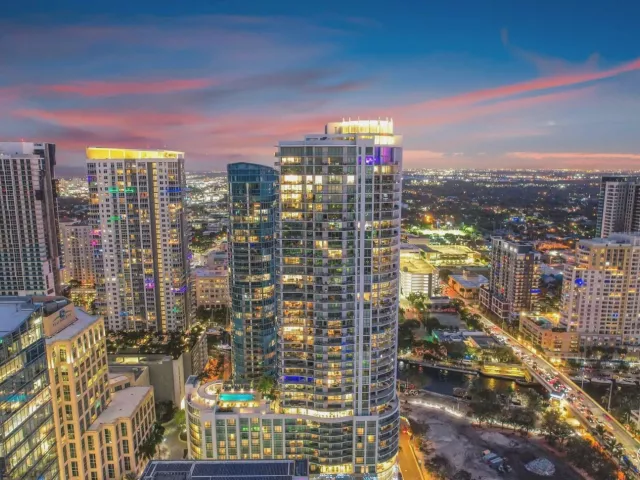 2-bedroom condo for rent in Fort Lauderdale - 100 E Las Olas Boulevard 1902 - MondialRealty