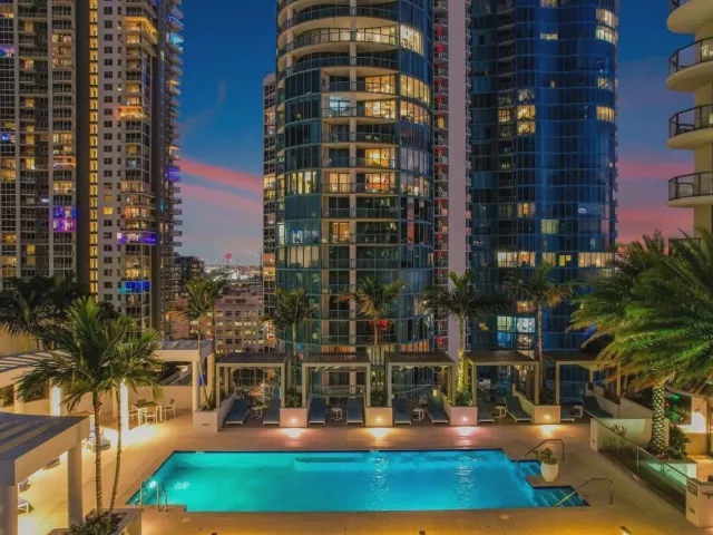 2-bedroom condo for rent in Fort Lauderdale - 100 E Las Olas Boulevard 1902 - MondialRealty