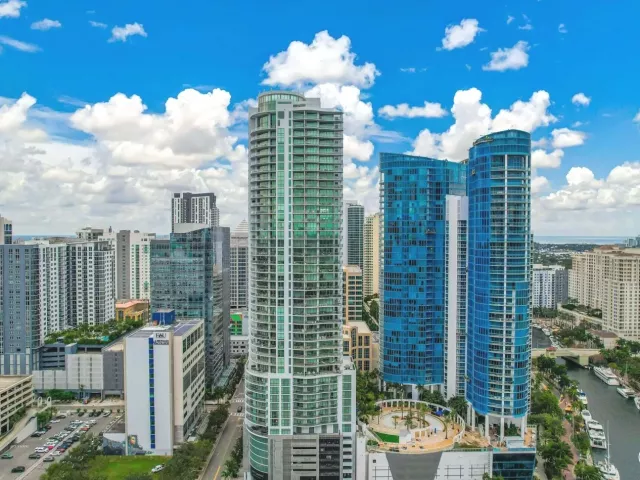 2-bedroom condo for rent in Fort Lauderdale - 100 E Las Olas Boulevard 1902 - MondialRealty