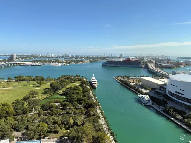 1-bedroom condo for rent in Miami - 900 Biscayne Boulevard 2807 - MondialRealty