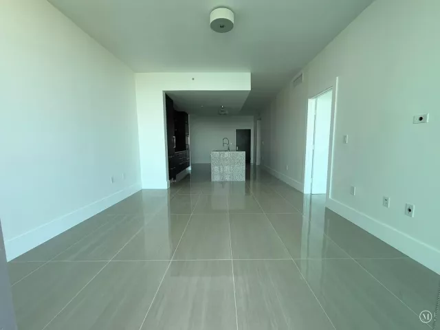 1-bedroom condo for rent in Miami - 900 Biscayne Boulevard 2807 - MondialRealty