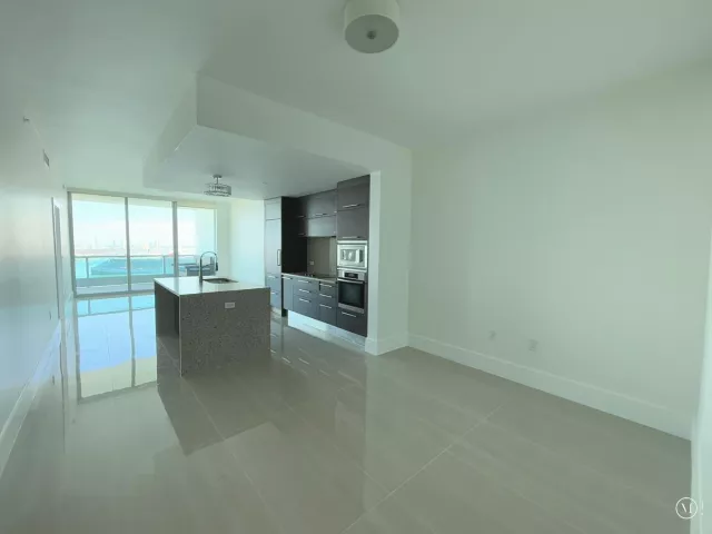 1-bedroom condo for rent in Miami - 900 Biscayne Boulevard 2807 - MondialRealty