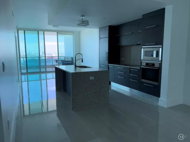 1-bedroom condo for rent in Miami - 900 Biscayne Boulevard 2807 - MondialRealty