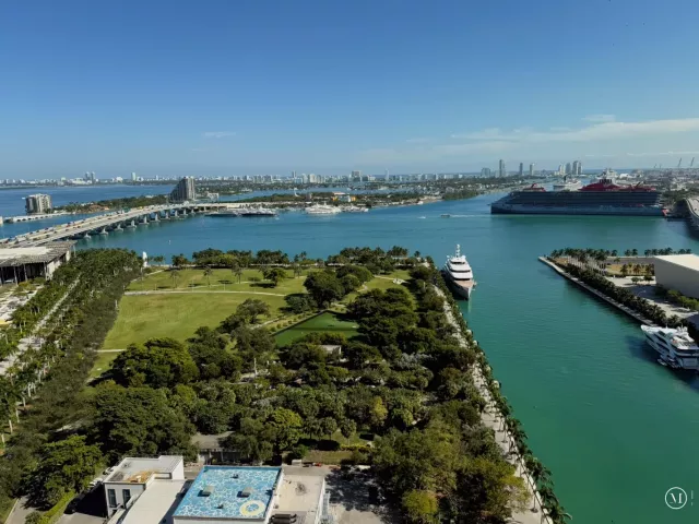 1-bedroom condo for rent in Miami - 900 Biscayne Boulevard 2807 - MondialRealty