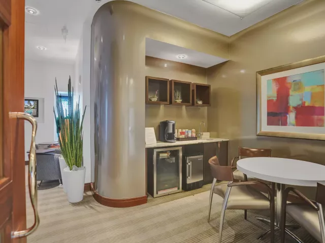 2-bedroom condo for sale in Fort Lauderdale - 2821 N Ocean Boulevard 1106S - MondialRealty